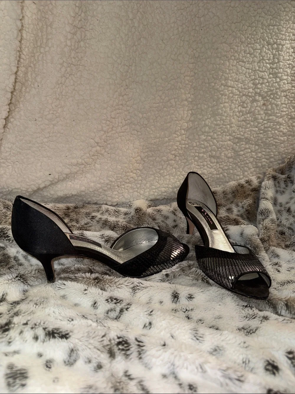 Aura elegant black